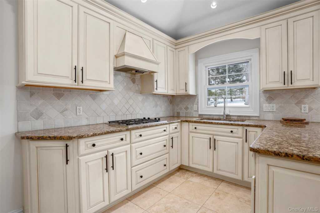 37 Barlow Lane, Rye, NY 10580 - Photo 8 of 40