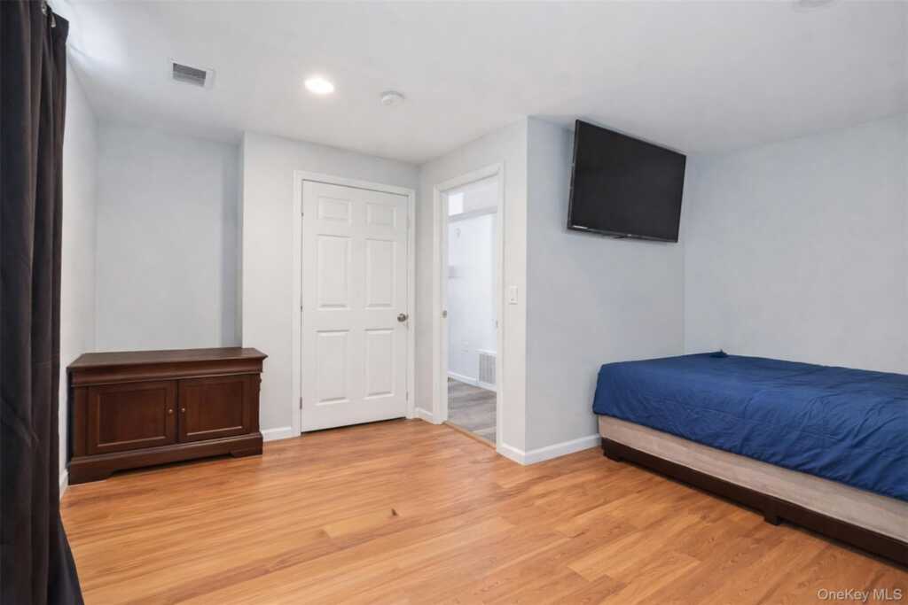 153 S Pascack Road, Nanuet, NY 10954 - Photo 20 of 29