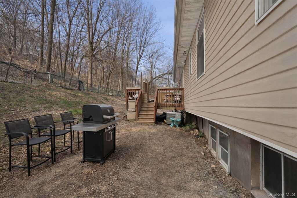 153 S Pascack Road, Nanuet, NY 10954 - Photo 24 of 29