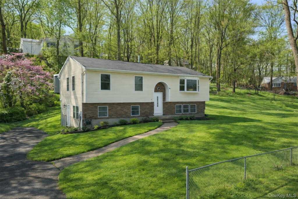 153 S Pascack Road, Nanuet, NY 10954 - Photo 25 of 29