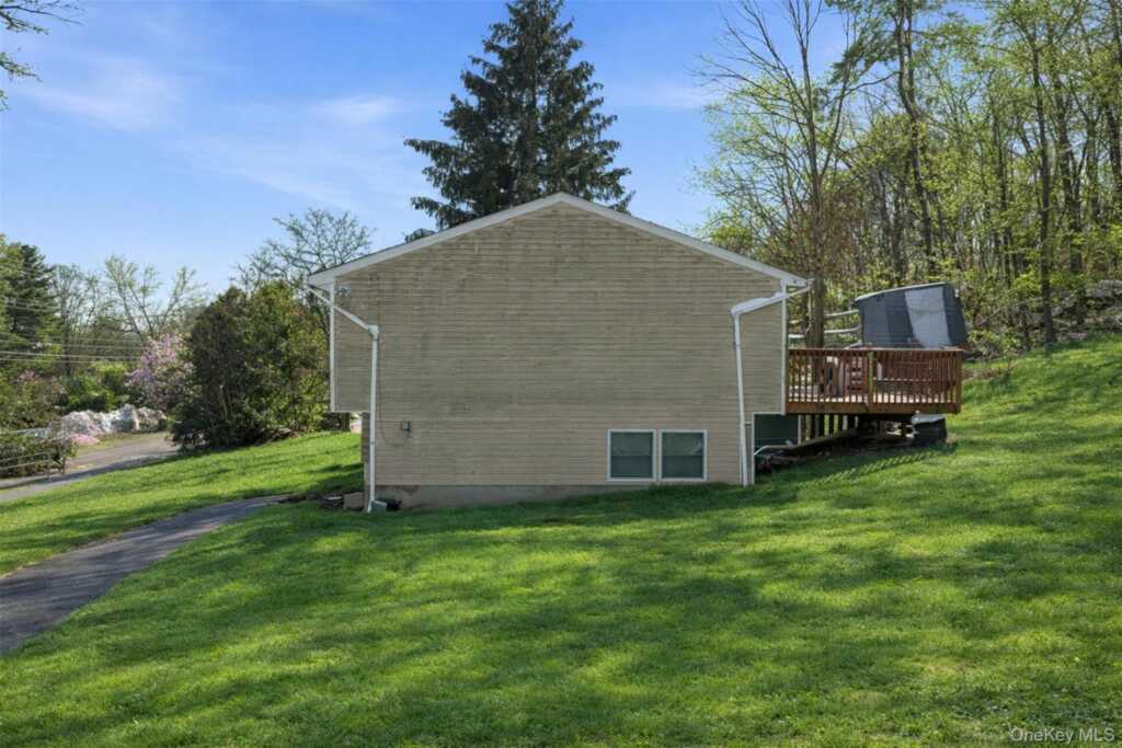 153 S Pascack Road, Nanuet, NY 10954 - Photo 26 of 29
