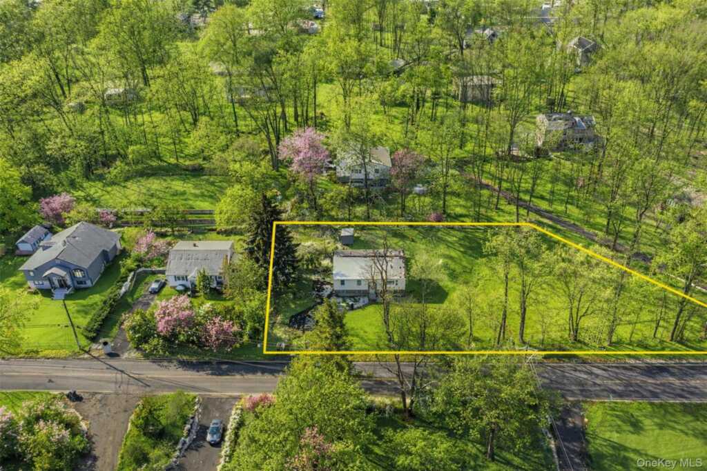 153 S Pascack Road, Nanuet, NY 10954 - Photo 3 of 29