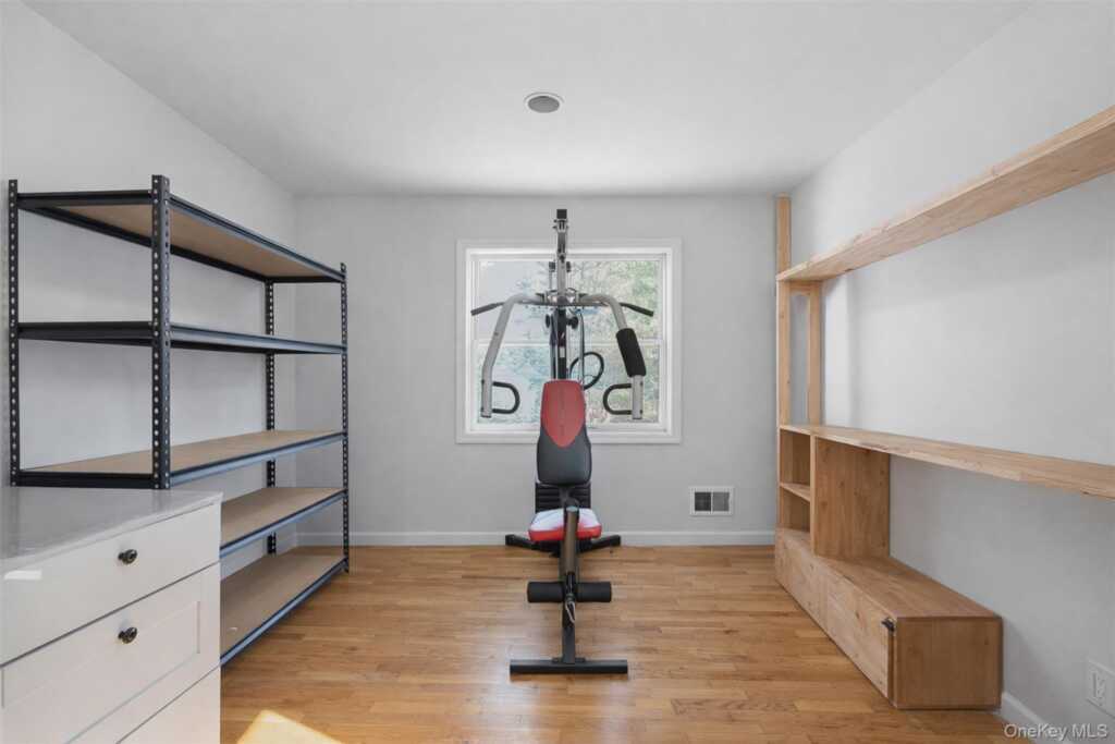 153 S Pascack Road, Nanuet, NY 10954 - Photo 9 of 29