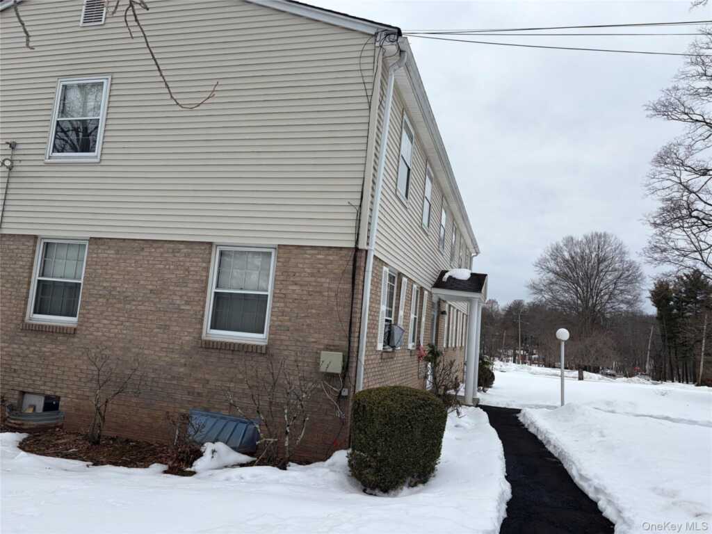 83 Gilchrest Road, Valley Cottage, NY 10920 - Photo 4 of 5