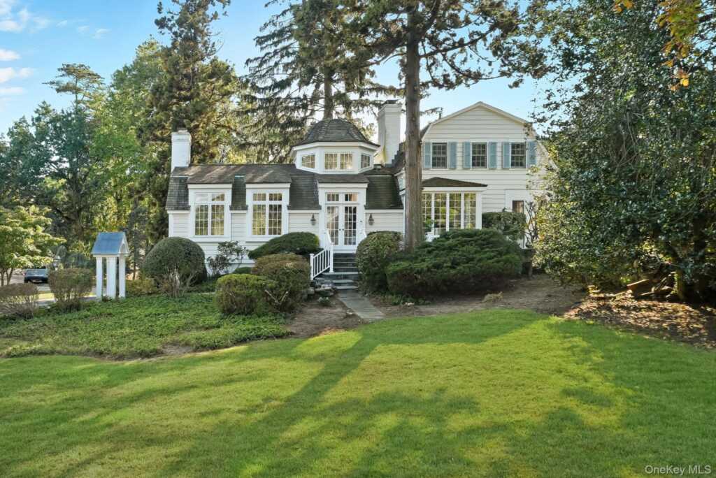 162 Kirby Lane, Rye, NY 10580 - Photo 2 of 23