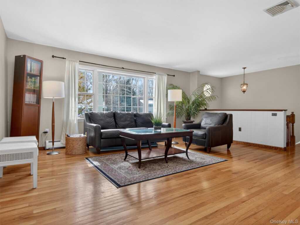 36 E Mayer Drive, Suffern, NY 10901 - Photo 14 of 43