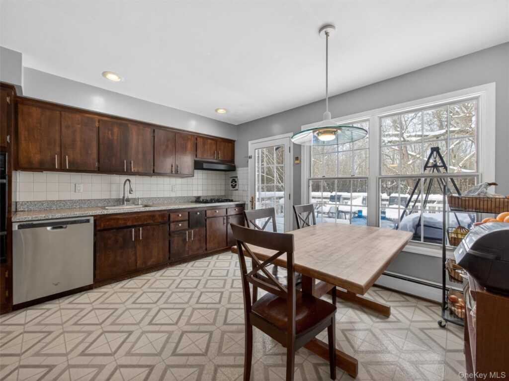 36 E Mayer Drive, Suffern, NY 10901 - Photo 15 of 43