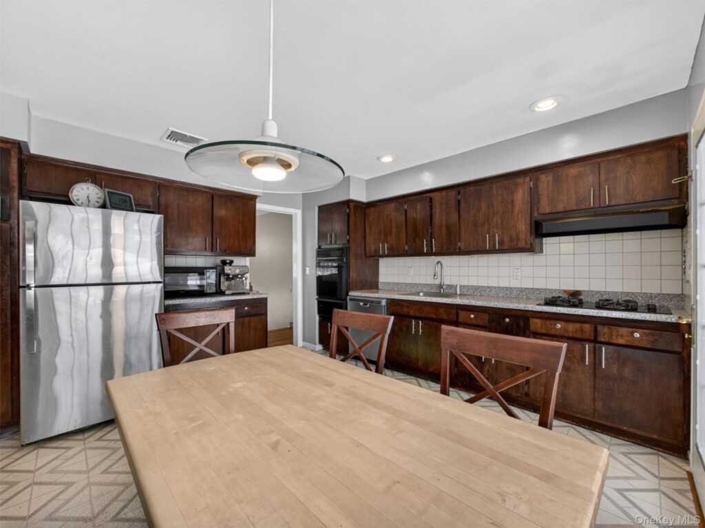 36 E Mayer Drive, Suffern, NY 10901 - Photo 17 of 43