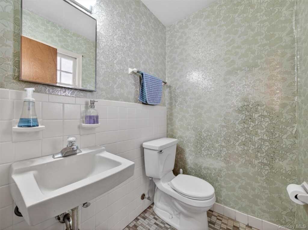 36 E Mayer Drive, Suffern, NY 10901 - Photo 33 of 43