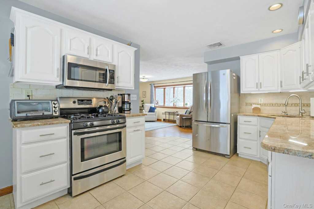 42 Briarwood Drive, New City, NY 10956 - Photo 12 of 28