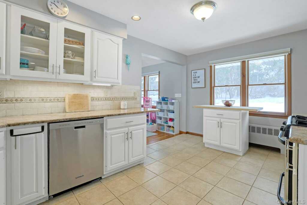 42 Briarwood Drive, New City, NY 10956 - Photo 13 of 28