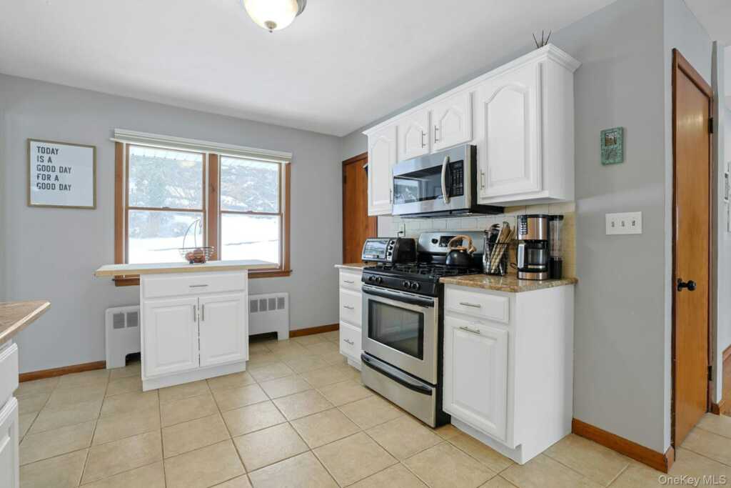 42 Briarwood Drive, New City, NY 10956 - Photo 14 of 28