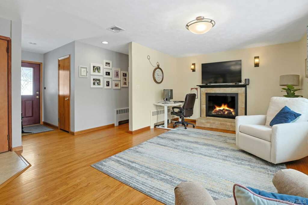 42 Briarwood Drive, New City, NY 10956 - Photo 4 of 28