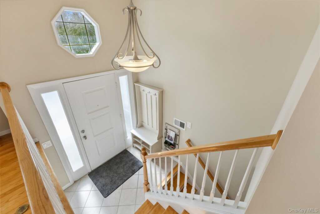 15 Meadow Place, Rye, NY 10580 - Photo 2 of 40