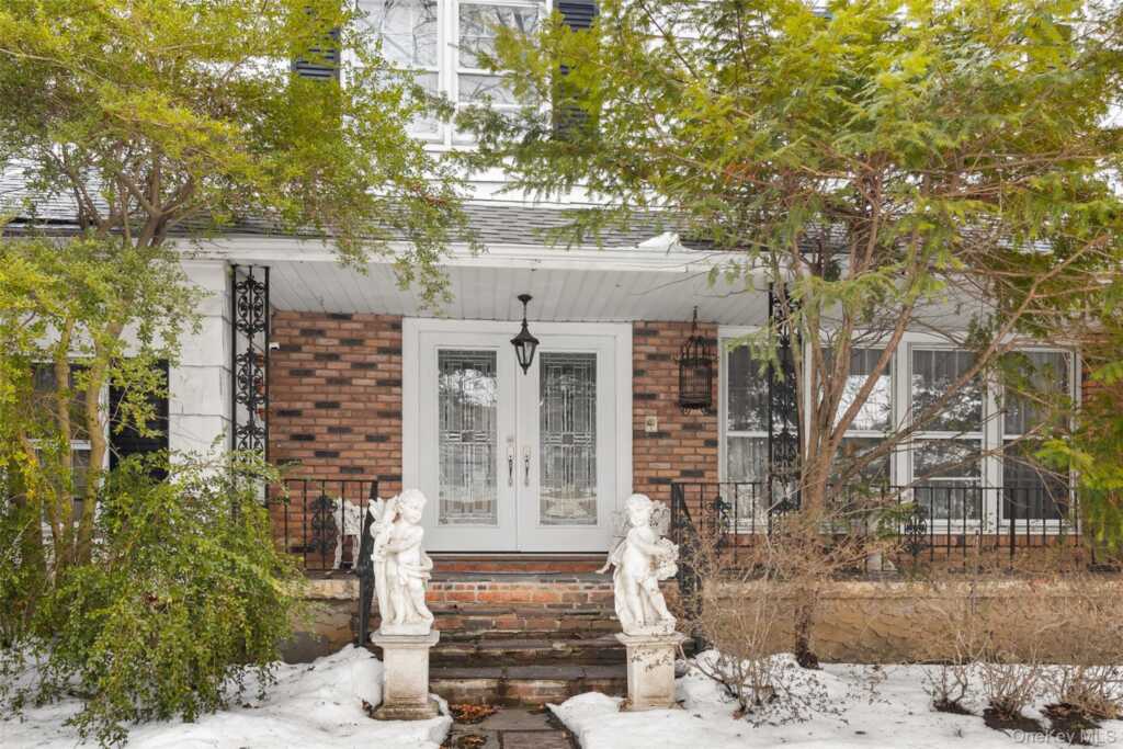 20 Old Farm Road, New Rochelle, NY 10583