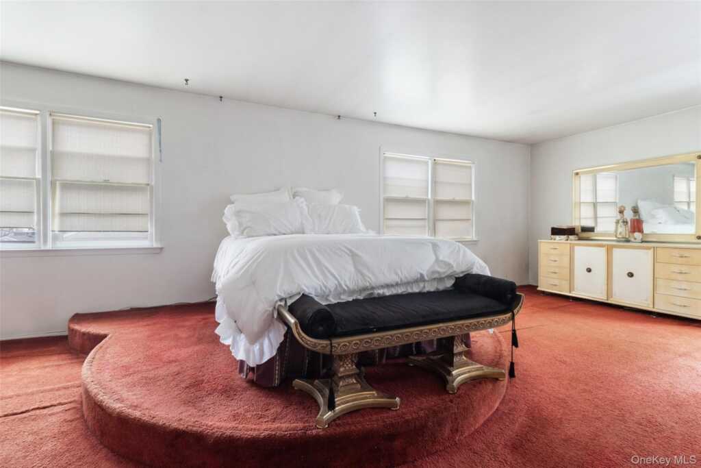 20 Old Farm Road, New Rochelle, NY 10583 - Photo 16 of 40