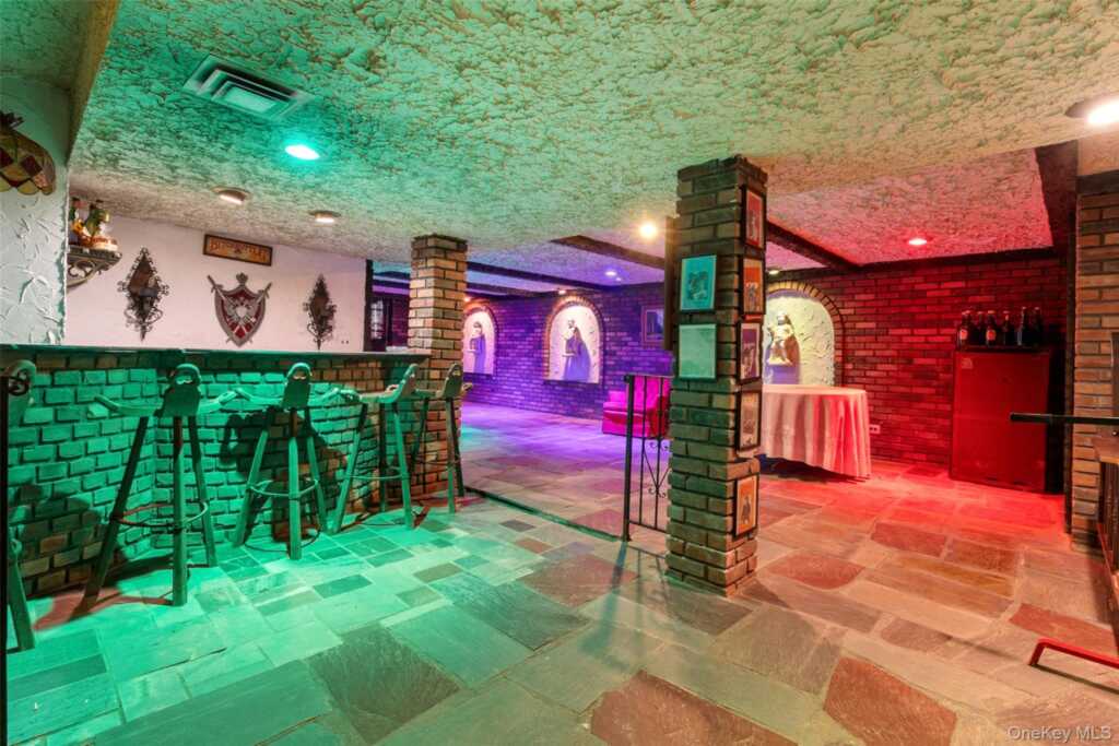 20 Old Farm Road, New Rochelle, NY 10583 - Photo 35 of 40