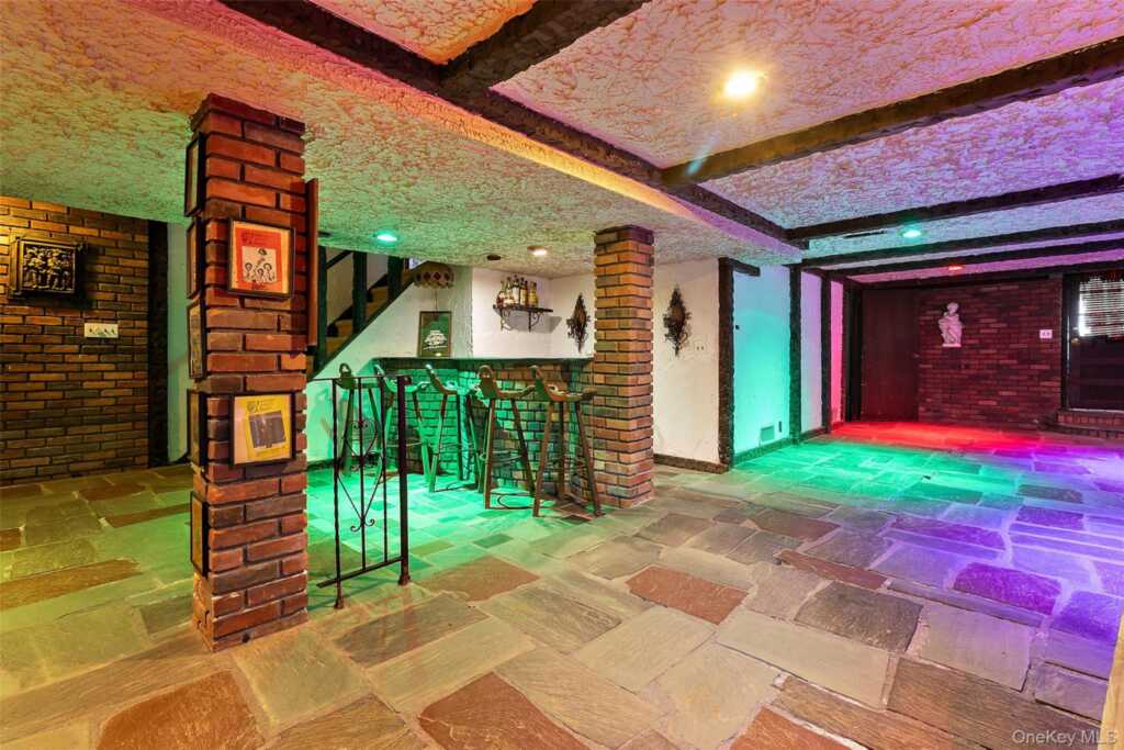 20 Old Farm Road, New Rochelle, NY 10583 - Photo 36 of 40