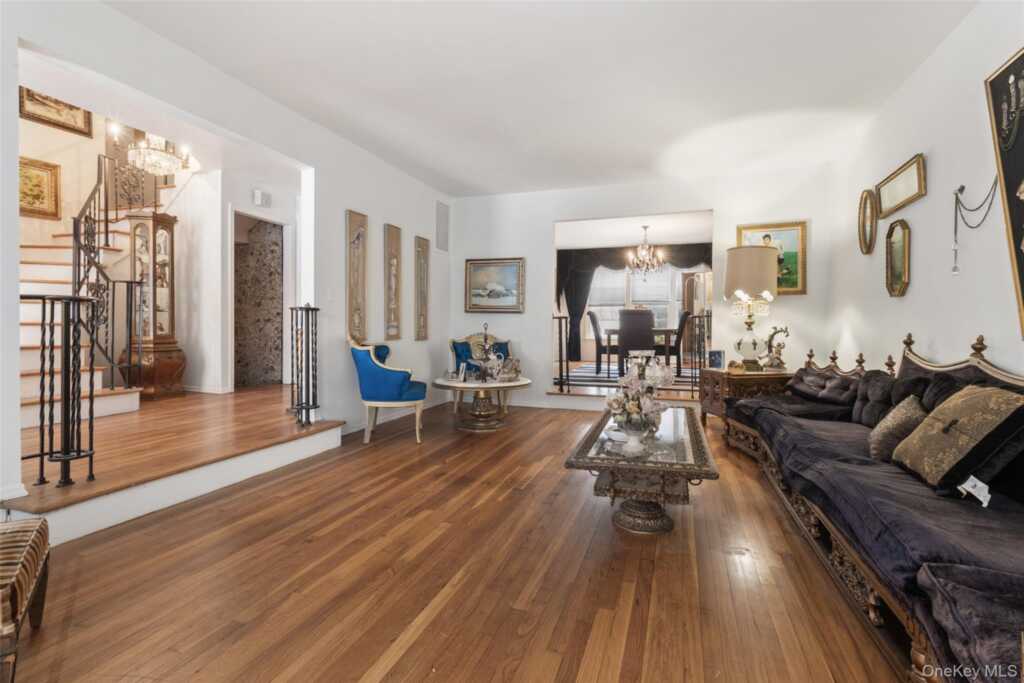 20 Old Farm Road, New Rochelle, NY 10583 - Photo 4 of 40