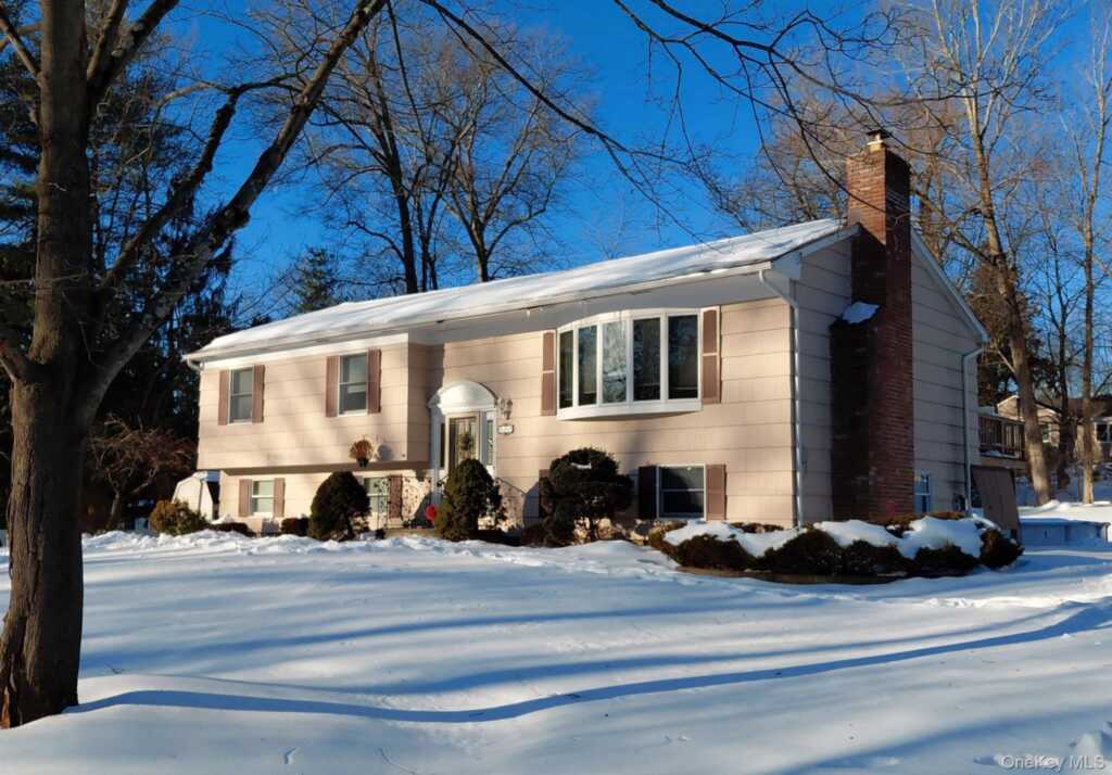 557 Babbling Brook Lane, Valley Cottage, NY 10989 - Photo 3 of 3