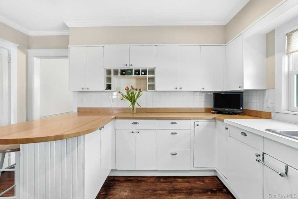 5 Lafayette Drive, Rye, NY 10573 - Photo 11 of 33