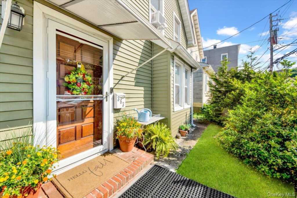 363 Willett Avenue, Rye, NY 10573 - Photo 2 of 21