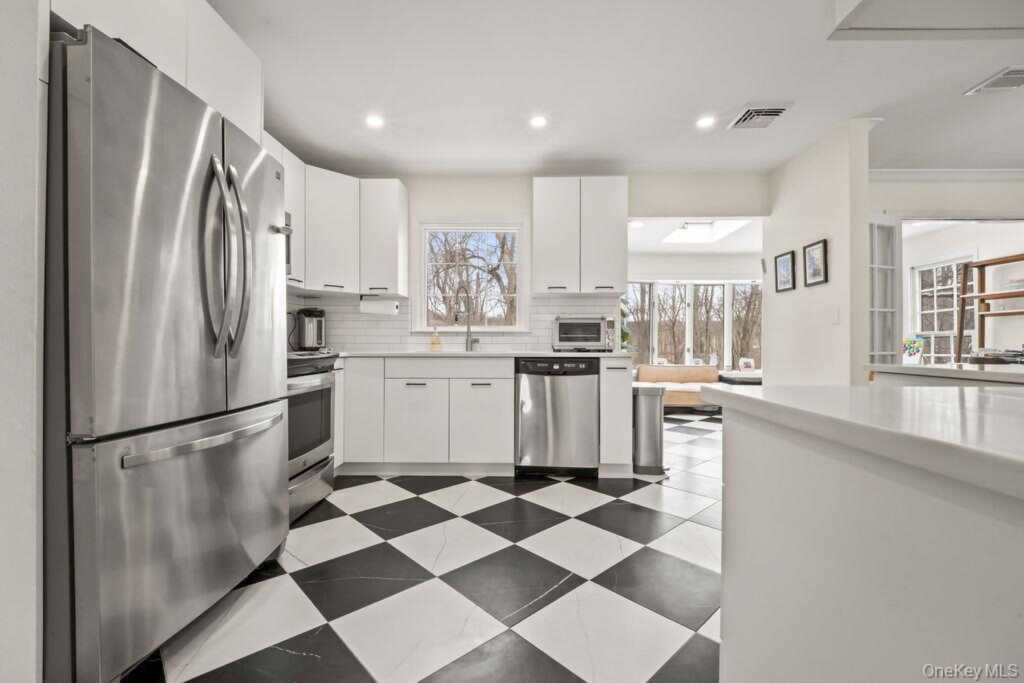 10 Cottage Lane, Suffern, NY 10901 - Photo 10 of 38