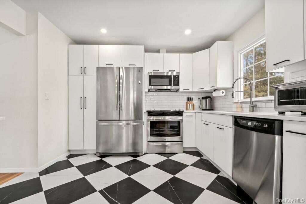 10 Cottage Lane, Suffern, NY 10901 - Photo 11 of 38