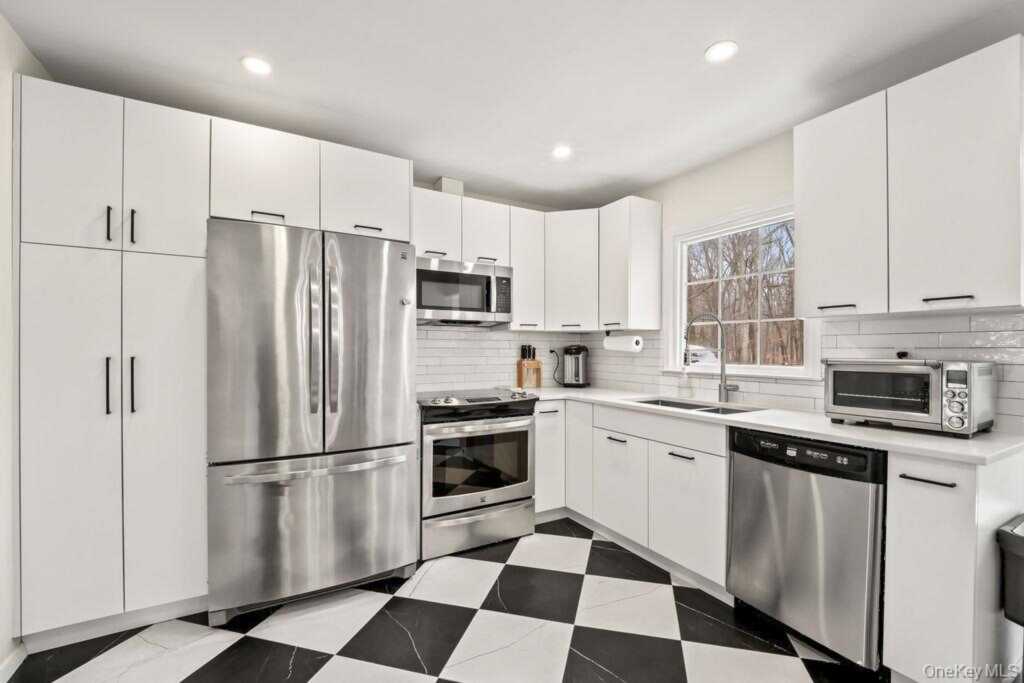 10 Cottage Lane, Suffern, NY 10901 - Photo 12 of 38