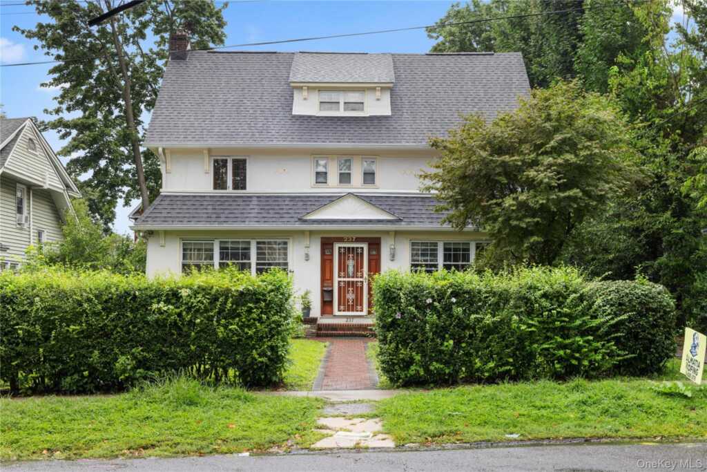 237 Coligni Avenue, New Rochelle, NY 10801