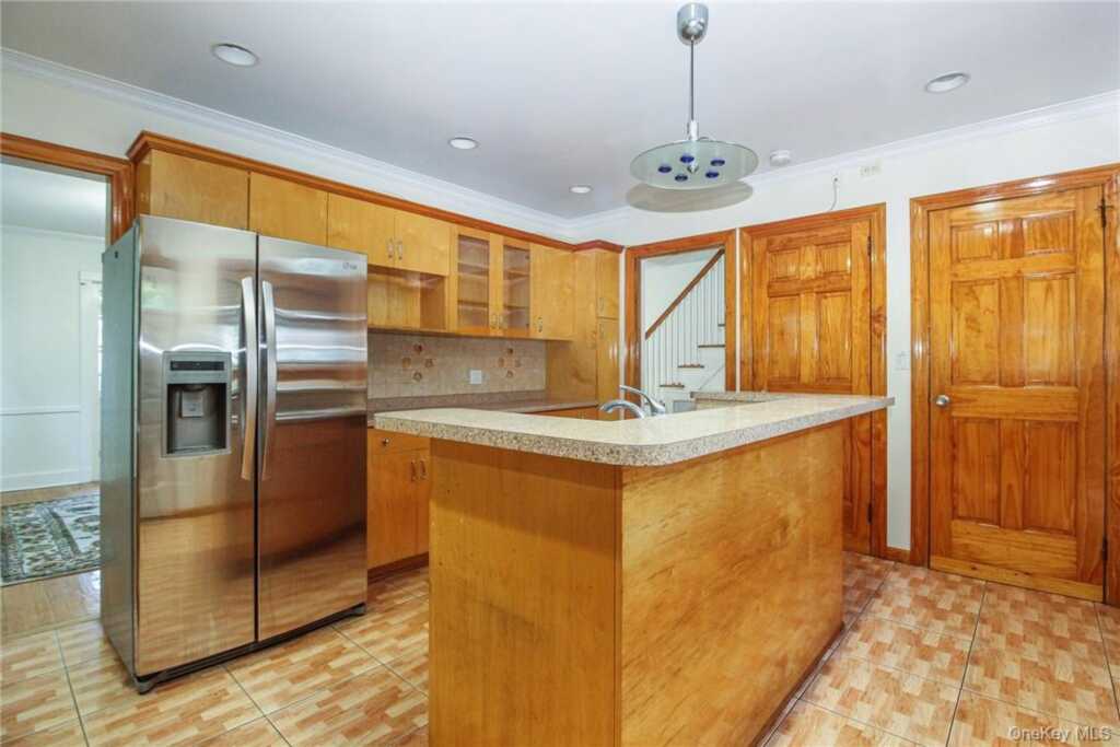 237 Coligni Avenue, New Rochelle, NY 10801 - Photo 12 of 36