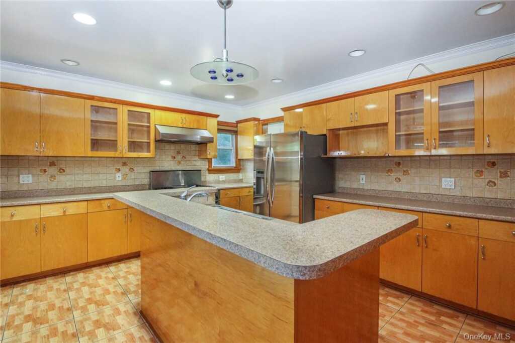 237 Coligni Avenue, New Rochelle, NY 10801 - Photo 14 of 36