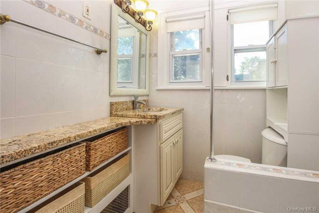 237 Coligni Avenue, New Rochelle, NY 10801 - Photo 18 of 36