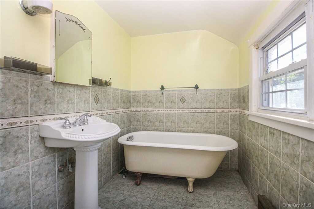 237 Coligni Avenue, New Rochelle, NY 10801 - Photo 25 of 36