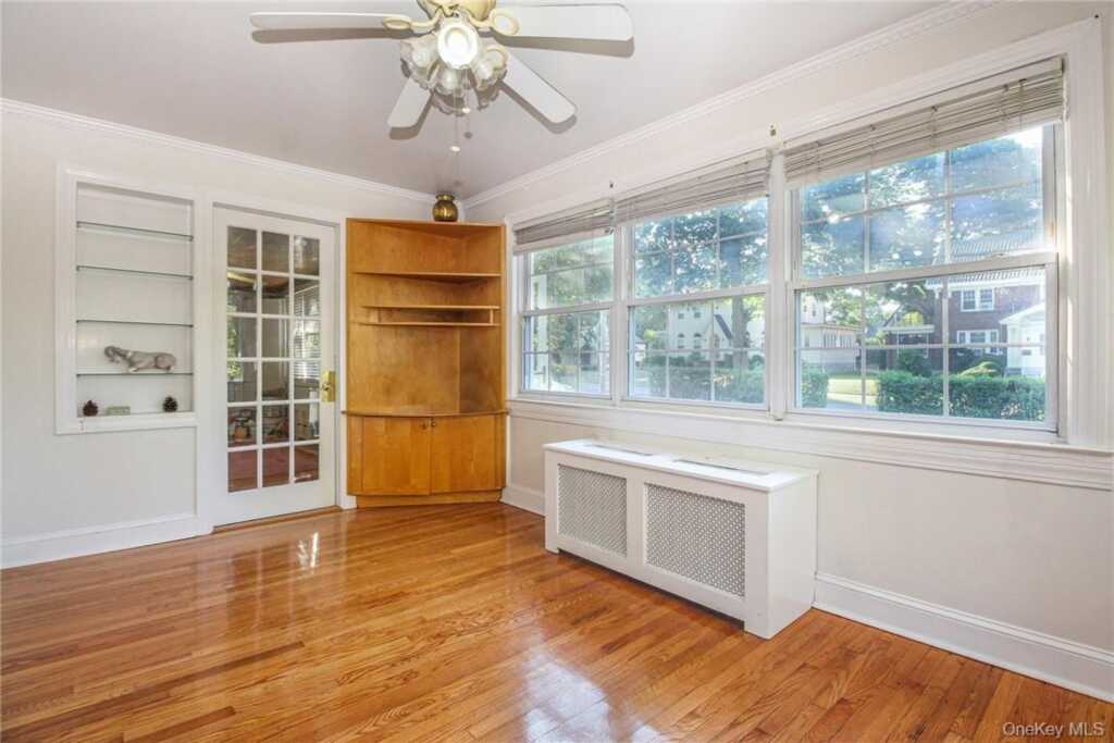 237 Coligni Avenue, New Rochelle, NY 10801 - Photo 4 of 36