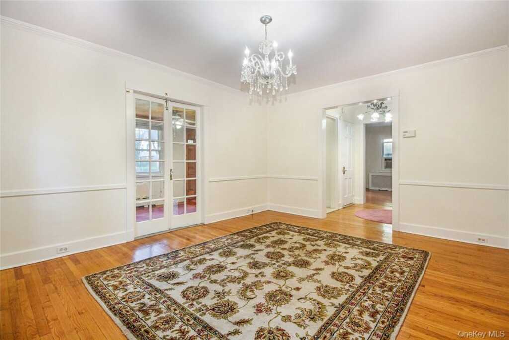 237 Coligni Avenue, New Rochelle, NY 10801 - Photo 5 of 36