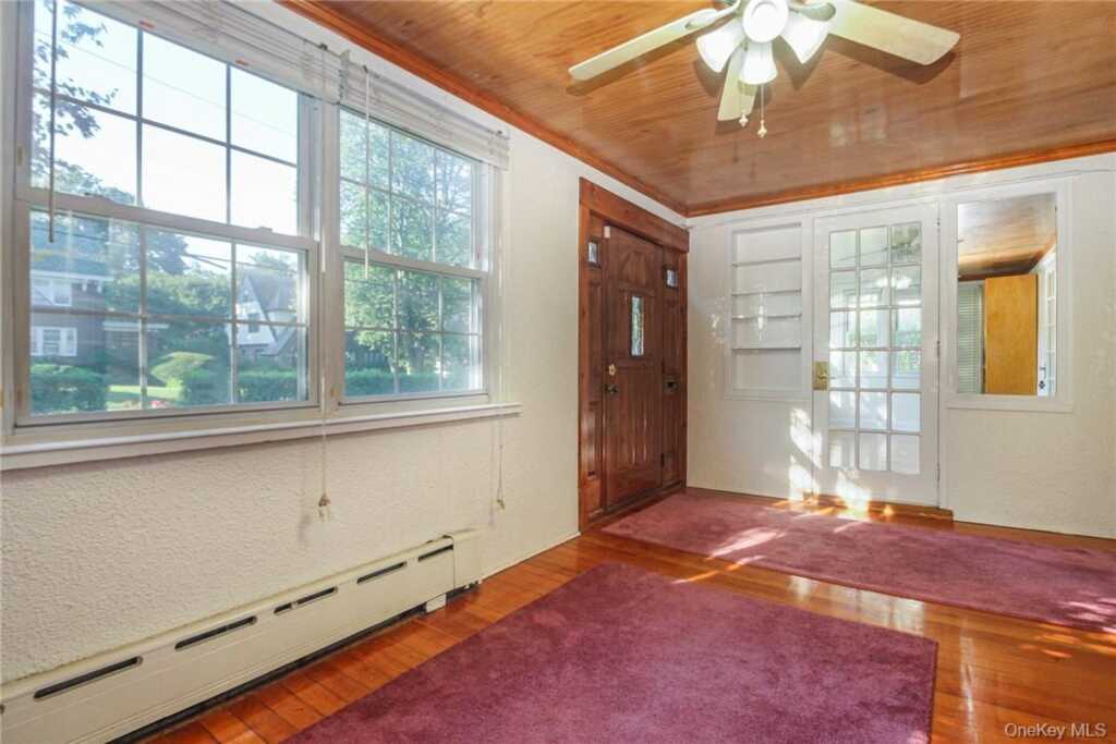 237 Coligni Avenue, New Rochelle, NY 10801 - Photo 8 of 36