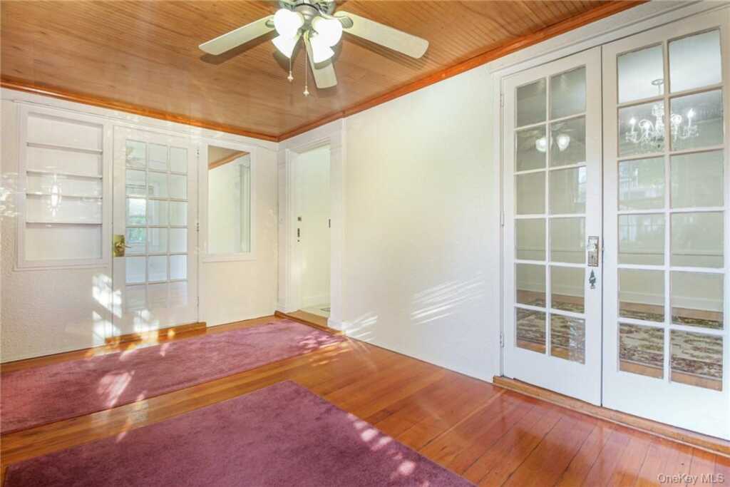 237 Coligni Avenue, New Rochelle, NY 10801 - Photo 9 of 36