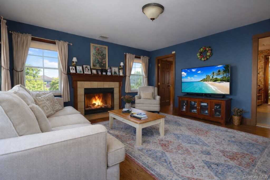 90 S Middletown Road, Pearl River, NY 10965 - Photo 12 of 47