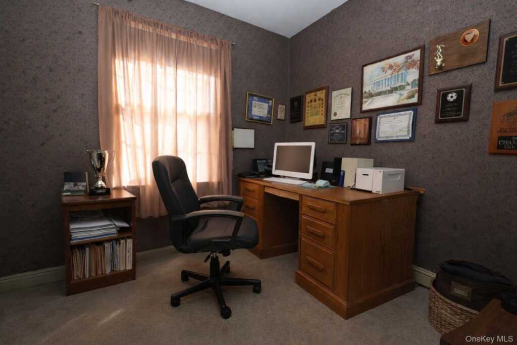 90 S Middletown Road, Pearl River, NY 10965 - Photo 17 of 47