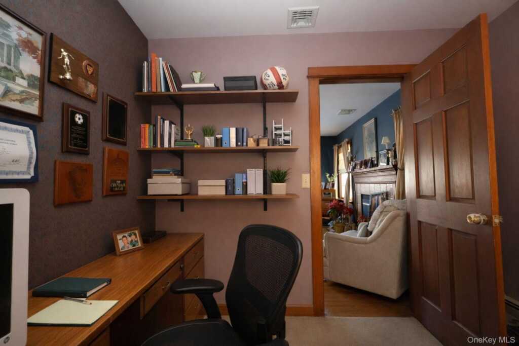 90 S Middletown Road, Pearl River, NY 10965 - Photo 18 of 47