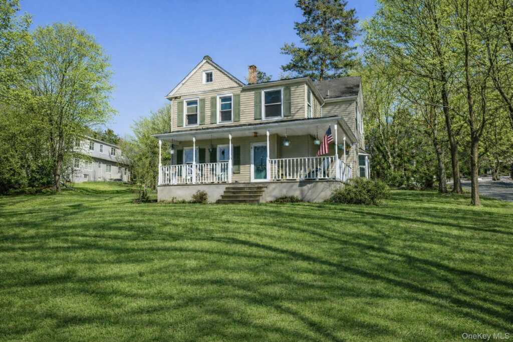 90 S Middletown Road, Pearl River, NY 10965 - Photo 2 of 47