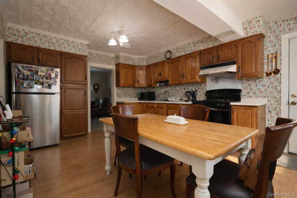 90 S Middletown Road, Pearl River, NY 10965 - Photo 22 of 47