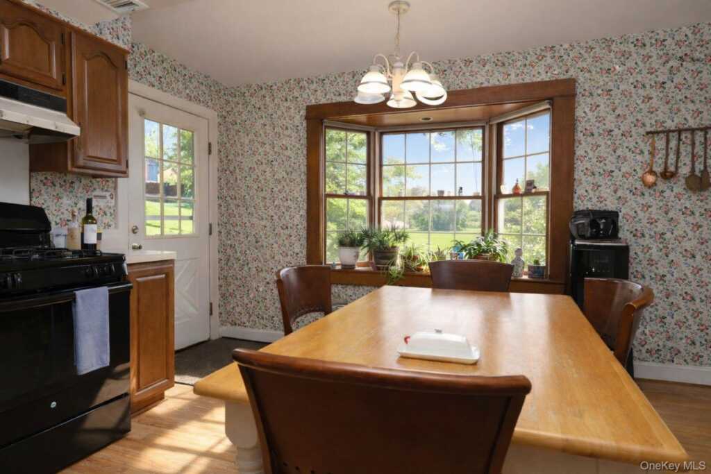 90 S Middletown Road, Pearl River, NY 10965 - Photo 23 of 47