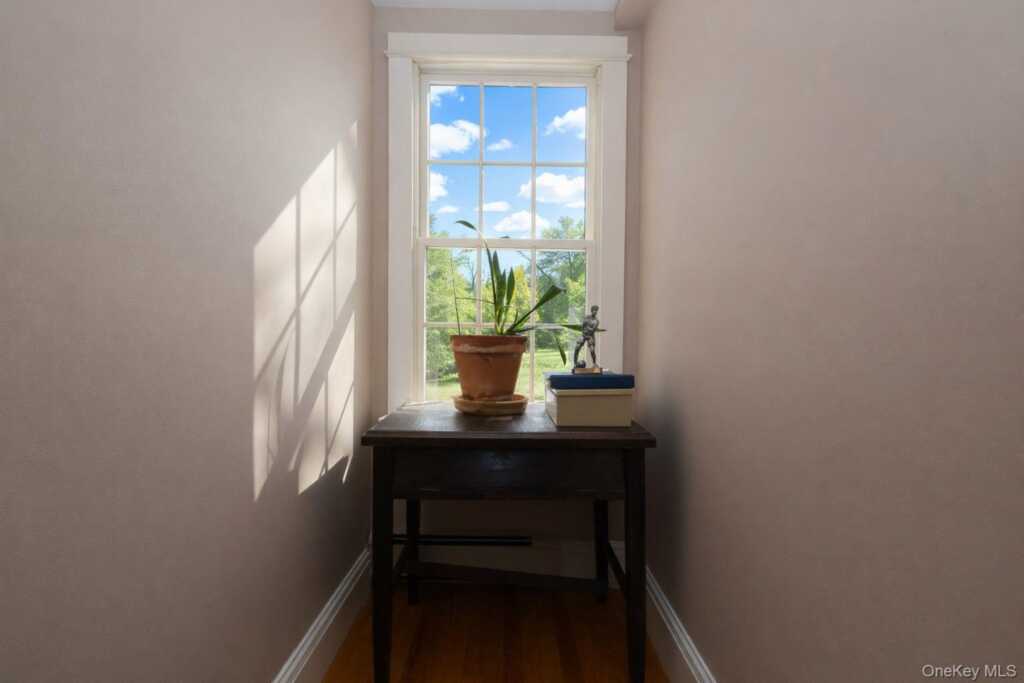 90 S Middletown Road, Pearl River, NY 10965 - Photo 28 of 47