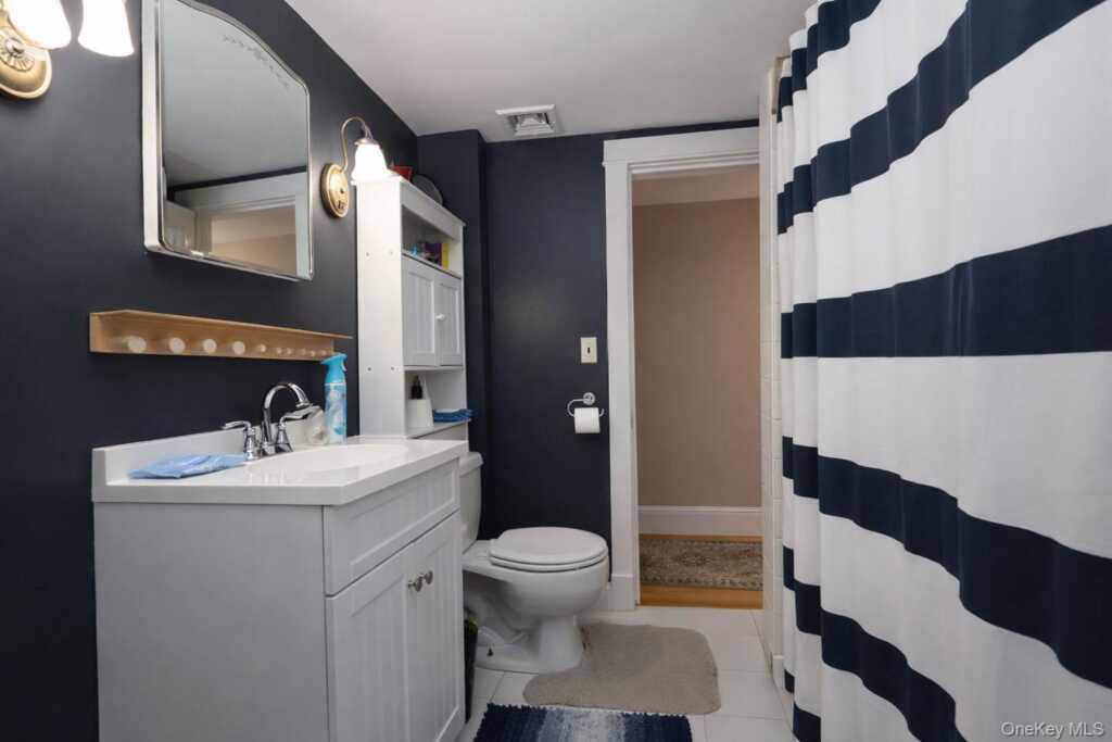 90 S Middletown Road, Pearl River, NY 10965 - Photo 30 of 47