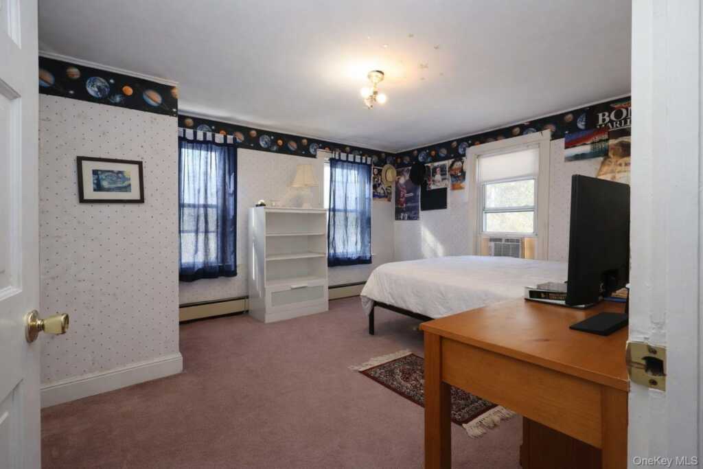 90 S Middletown Road, Pearl River, NY 10965 - Photo 31 of 47