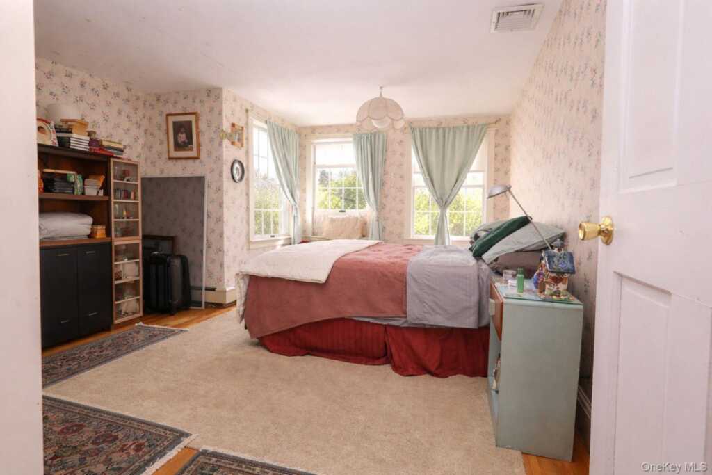 90 S Middletown Road, Pearl River, NY 10965 - Photo 33 of 47