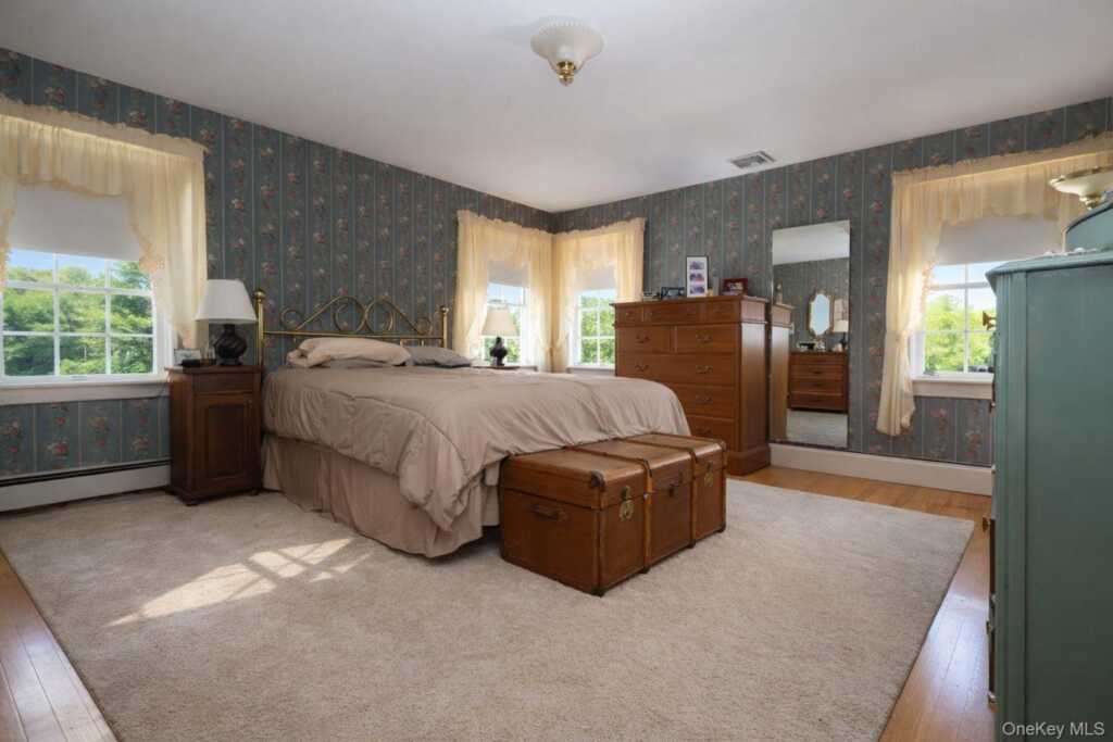 90 S Middletown Road, Pearl River, NY 10965 - Photo 35 of 47