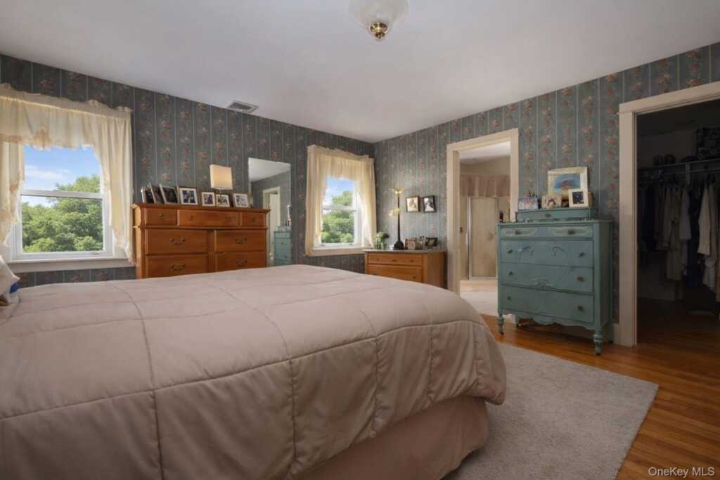 90 S Middletown Road, Pearl River, NY 10965 - Photo 36 of 47